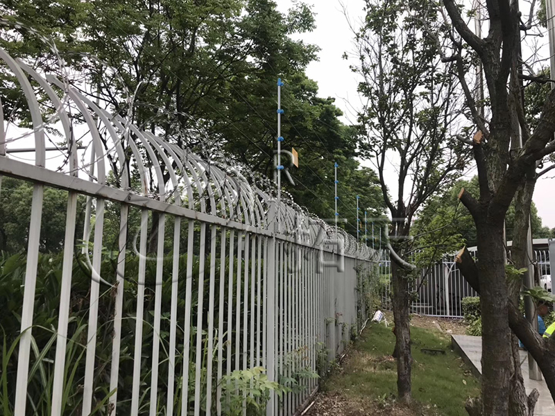 無(wú)錫市惠山區(qū)綠地世紀(jì)城小區(qū)脈沖圍欄案例